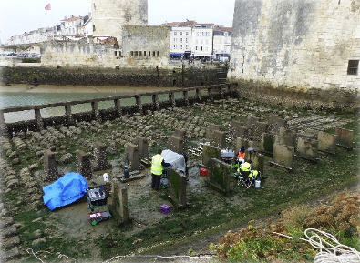 Figure 4 : Site de vieillissement maritime en zone de marnage au pied de la Tour Saint-Nicolas à La Rochelle (XS3m)